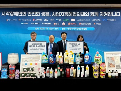 [사진2_라이온코리아] (왼쪽부터) 성민제 라이온코리아 생산본부 상무 김영일 한국시각장애인연합회 회장 정현희 한국소비자원 소비자안전센터 소장.jpg