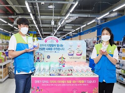 굿윌스토어 밀알도봉점의 발달장애인 직원들.jpg